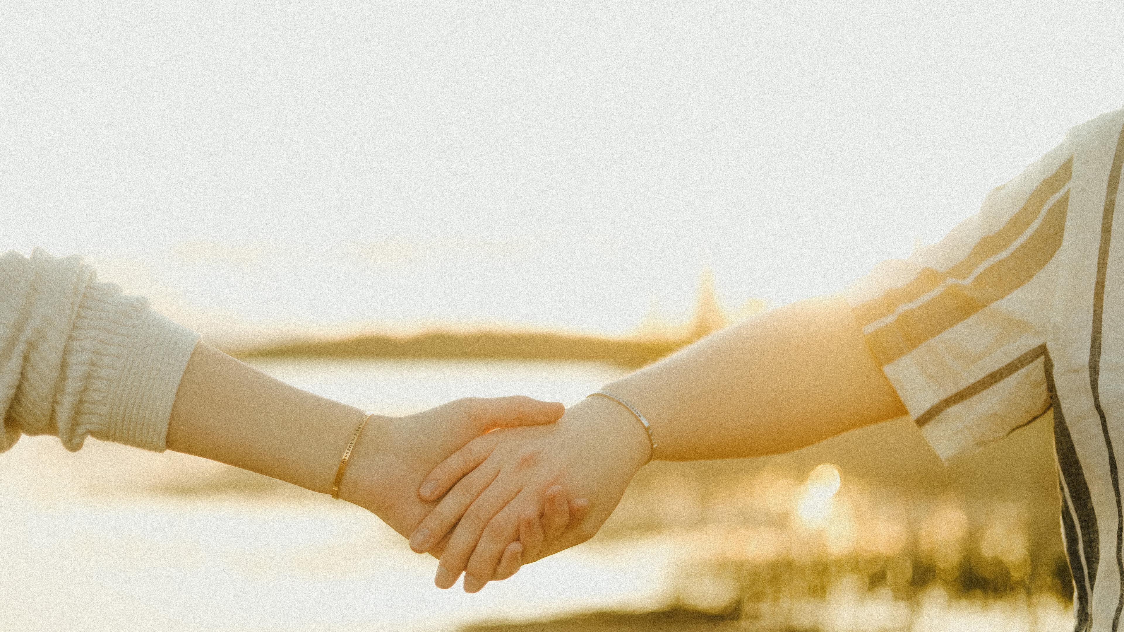 Handholding image with bracelets, SANALLISET KORUT